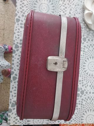 Maleta vintage roja