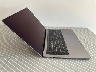 MacBook Pro 13 A1989 piezas, placa base quemada.