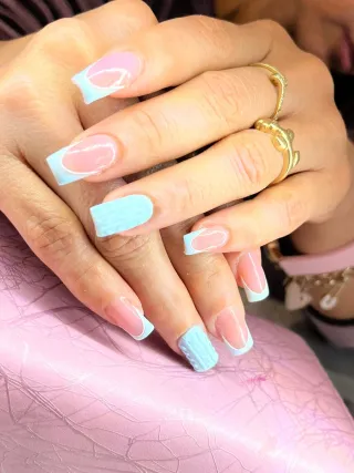 MANICURA Y PEDICURA 
