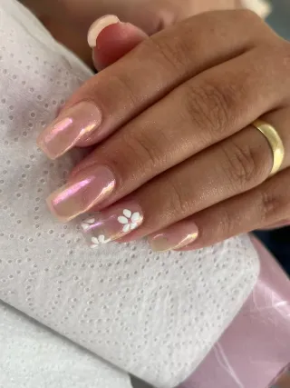 MANICURA Y PEDICURA 