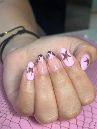 MANICURA Y PEDICURA DISEÑOS A MANO ALZADA