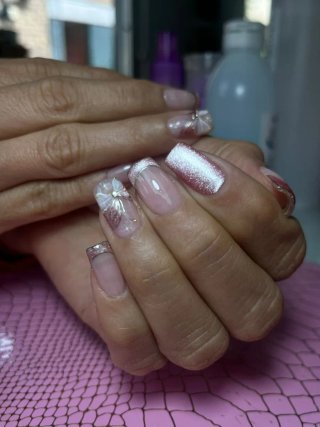 MANICURA Y PEDICURA DISEÑOS A MANO ALZADA