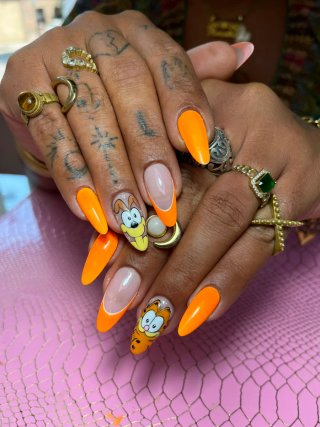 MANICURA Y PEDICURA DISEÑOS A MANO ALZADA