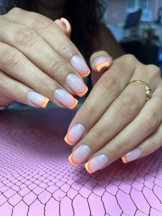 MANICURA Y PEDICURA DISEÑOS A MANO ALZADA
