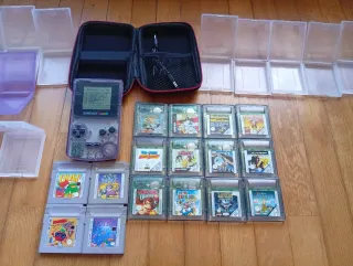 Game Boy Color Morado con 17 Juegos. Estupenda