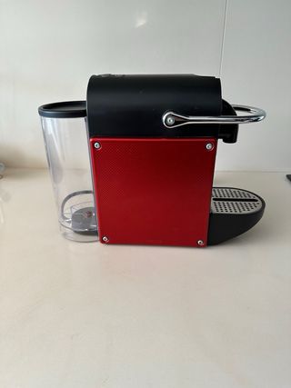 Cafetera Nespresso DeLonghi Inissia Roja
