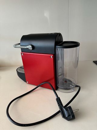 Cafetera Nespresso DeLonghi Inissia Roja
