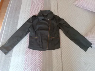 Pack de tres cazadoras para niña.