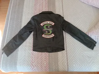 Pack de tres cazadoras para niña.