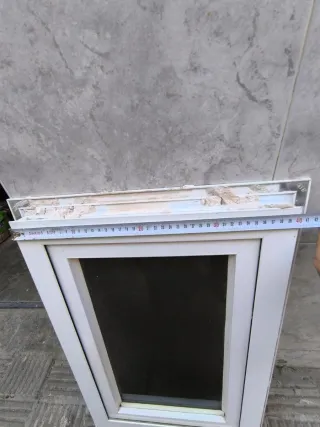 Ventana aluminio baño blanca