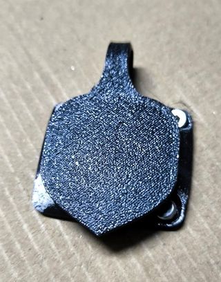 Tapa Puerto Carga Flexible Negro MONDRAKER