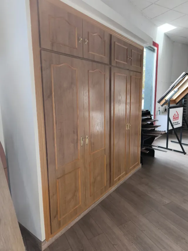 Frentes de armario de exposición