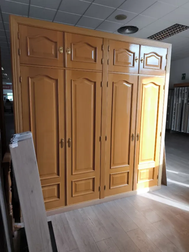 Frentes de armario de exposición