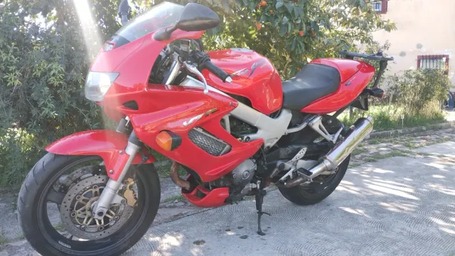 Honda VTR 1000cc o cambio x furgoneta o moto trail