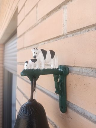 FUCINA DI CAMPANE PER MUCCHE E VITELLI