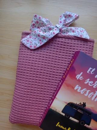 Funda de tela con lazos