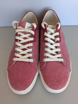 Zapatillas Levi's rojas