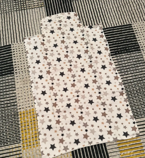 Cambiador de bebé con estrellas