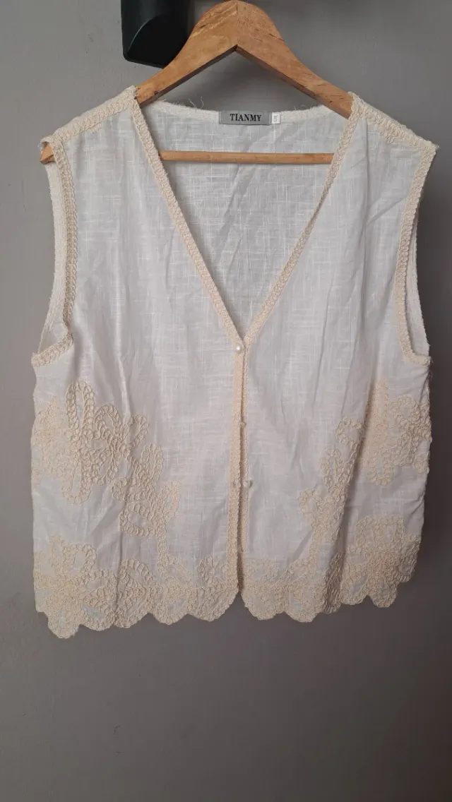 Chaleco TIANMY blanco bordado
