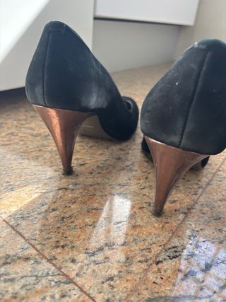 Zapatos de tacón negros para mujer