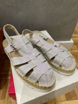 Sandalias blancas con brillo