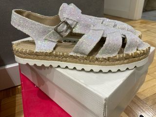 Sandalias blancas con brillo