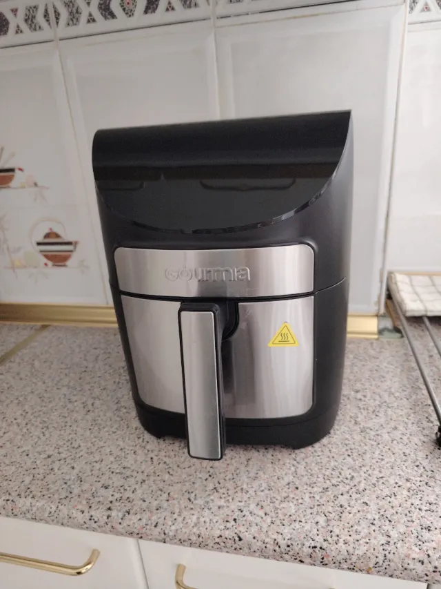 Freidora de aire Gourmia negra y plateada