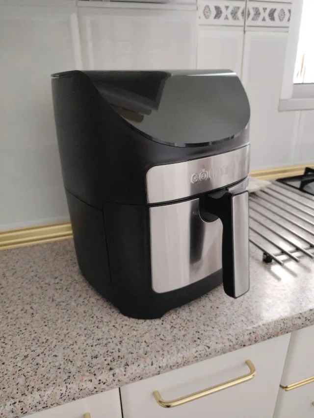 Freidora de aire Gourmia negra y plateada