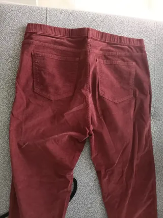 Pantalón de pana color burdeos 