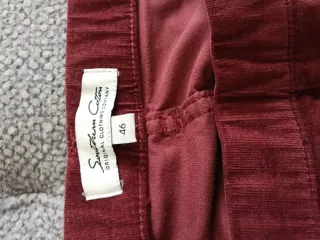 Pantalón de pana color burdeos 