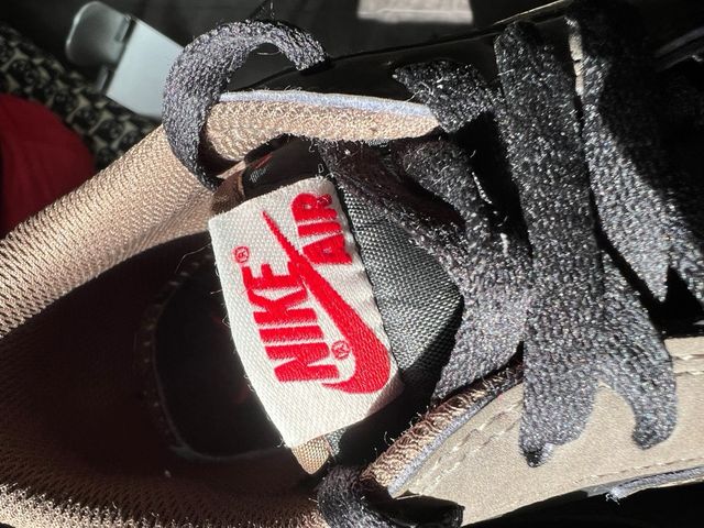 Jordan 1 Low Travis Scott Negro Marrón