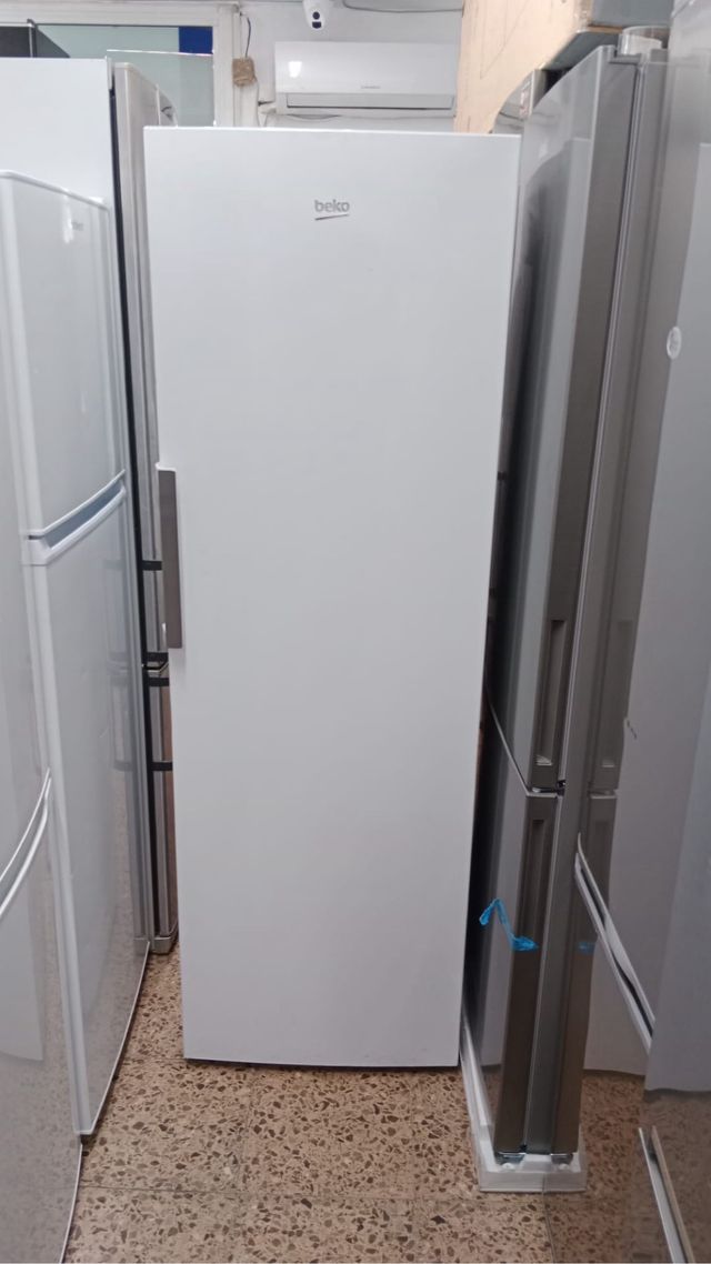 Nevera Beko 1,85m con garantía