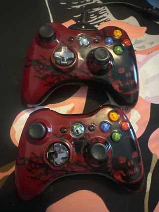 Xbox 360 Gears of War Edición Especial + 2 mandos