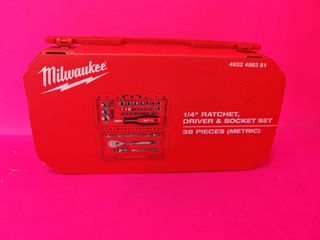 Estuche Milwaukee Carraca y Vasos 1/4 38 Piezas