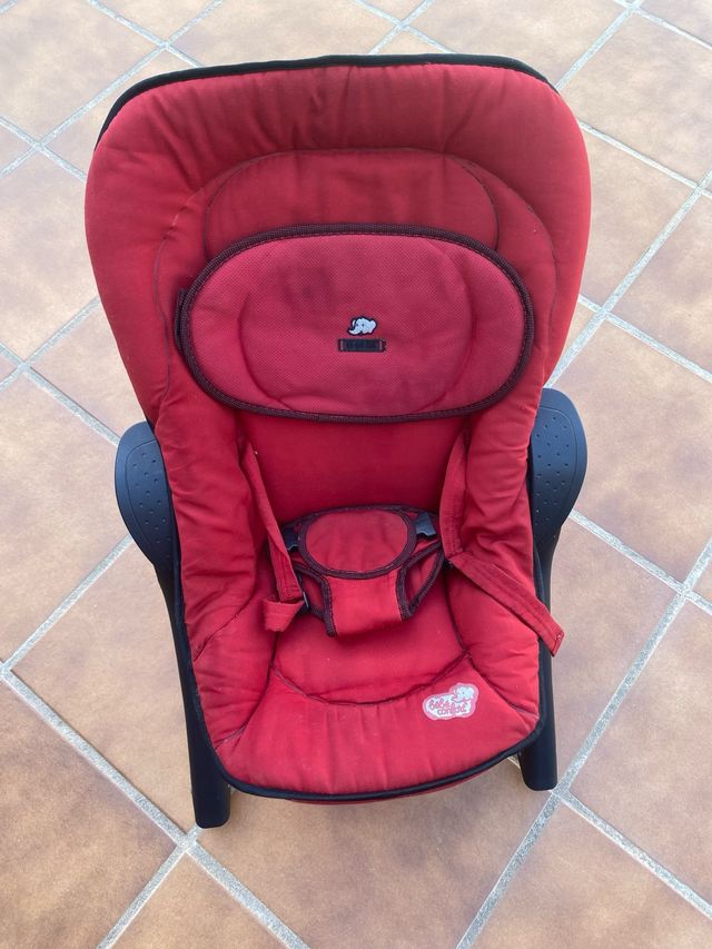 Sillita de bebé roja