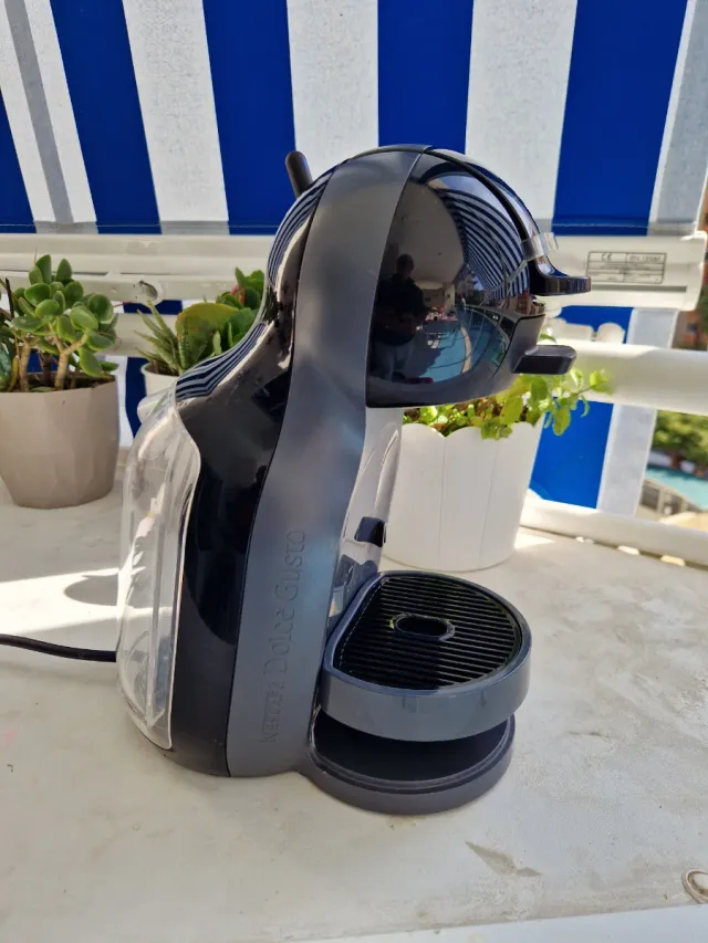 Cafetera Dolce Gusto Negra