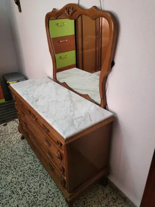 Dormitorio completo madera y mármol. Cama de 1.35