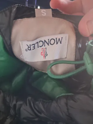 Chaqueta acolchada reversible negra y verde