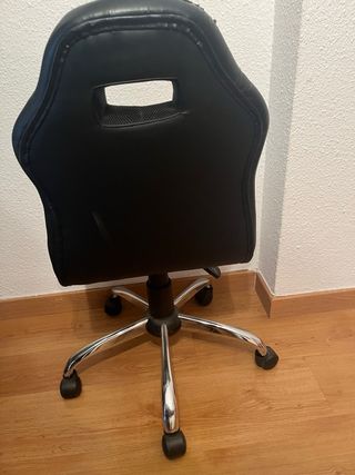 Silla de oficina con ruedas