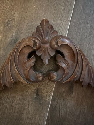 Moldura de madera tallada