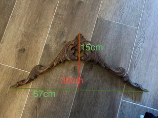 Moldura de madera tallada