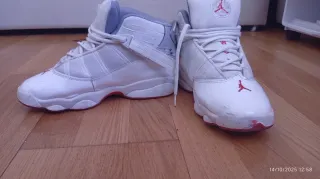 Jordan 6 Rojo y Blanco talla 40 
Precio negociable