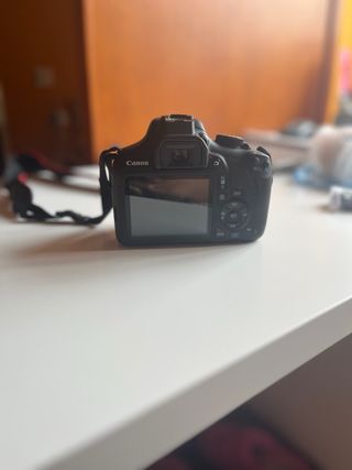 Cámara Canon EOS 1300D Negra