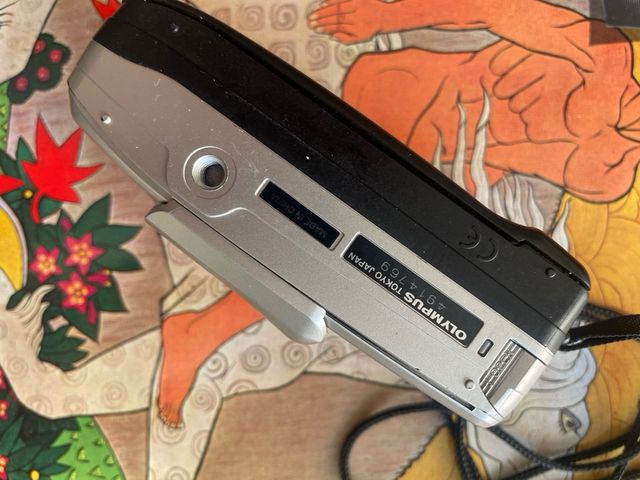 Cámara Olympus Superzoom 70G Analógica