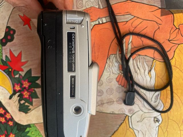 Cámara Olympus Superzoom 70G Analógica