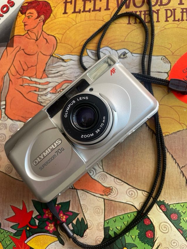 Cámara Olympus Superzoom 70G Analógica