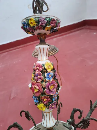 Lampadario vintage a fiori in ceramica