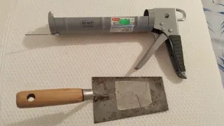 Pistola silicona y espátula bricolaje