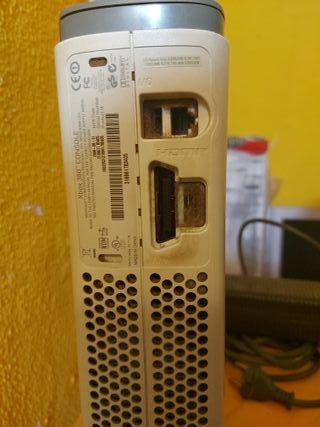 Xbox 360 Blanca con Accesorios