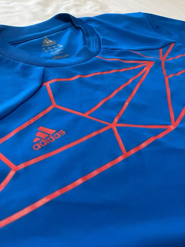 Camiseta deportiva Adidas azul